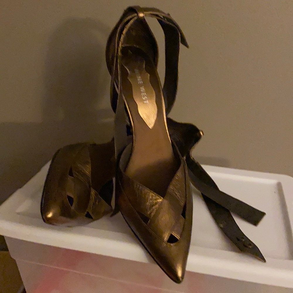 Nine West metallic bronze heels!